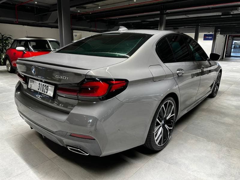 2022 BMW 5 Series thumbnail 3
