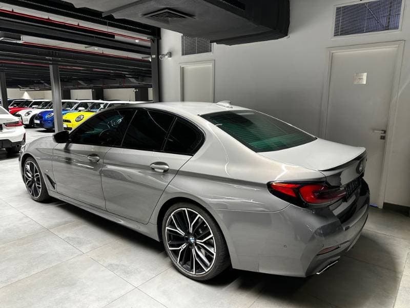 2022 BMW 5 Series thumbnail 2