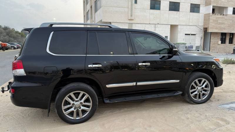 2013 Lexus LX 570 thumbnail 2