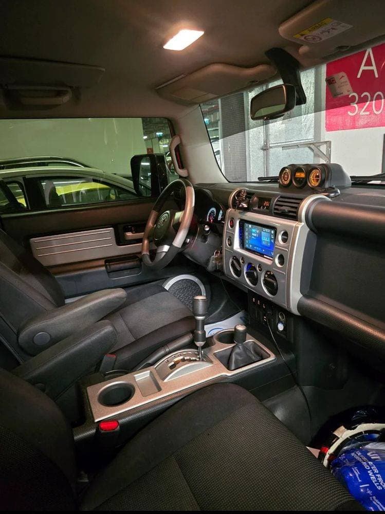2013 Toyota FJ Cruiser thumbnail 3