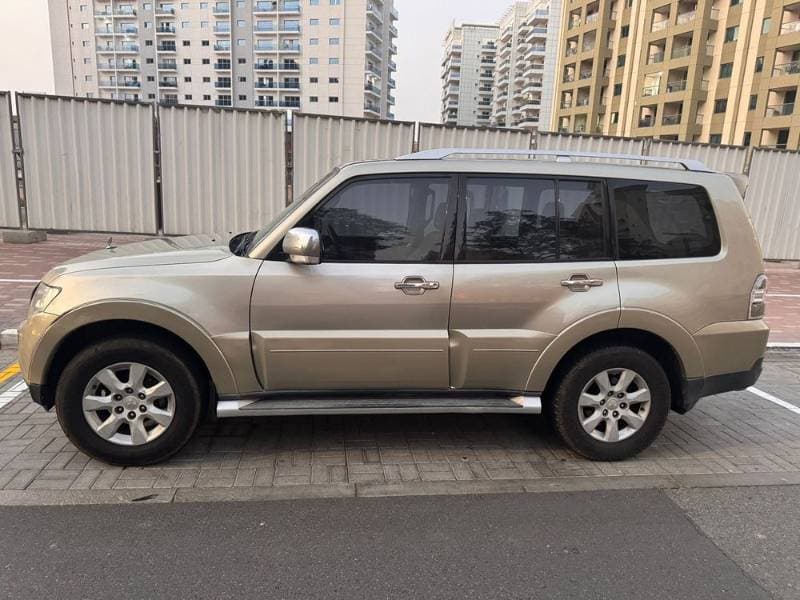 2009 Mitsubishi Pajero thumbnail 2