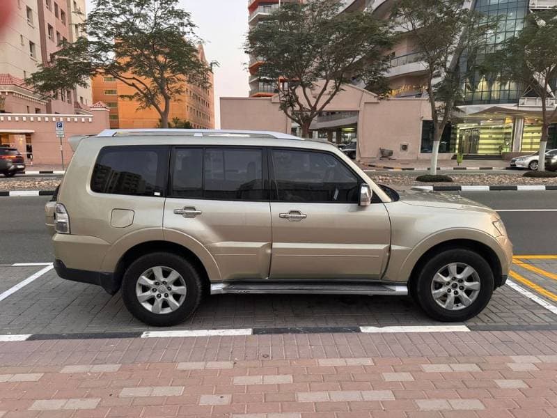 2009 Mitsubishi Pajero thumbnail 3