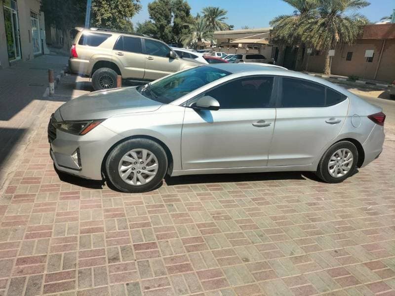 2019 Hyundai Elantra thumbnail 2