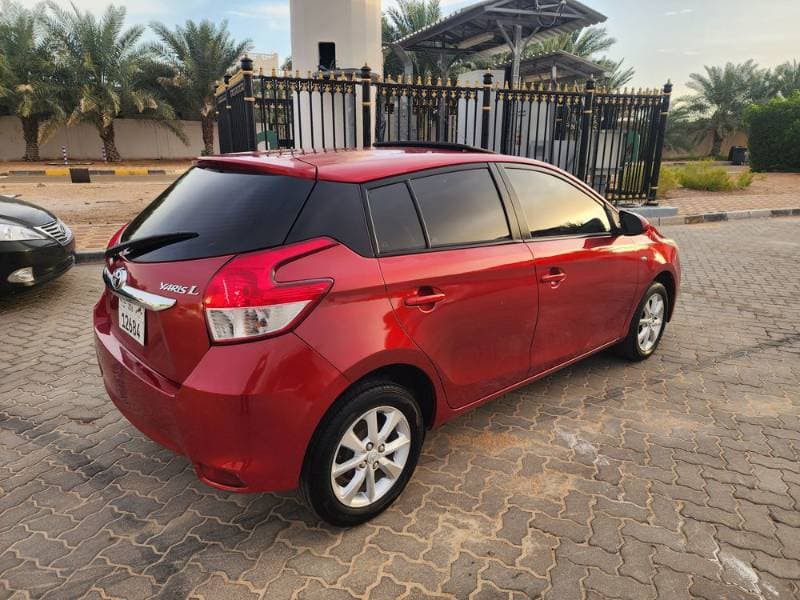 2015 Toyota Yaris Hatchback thumbnail 3