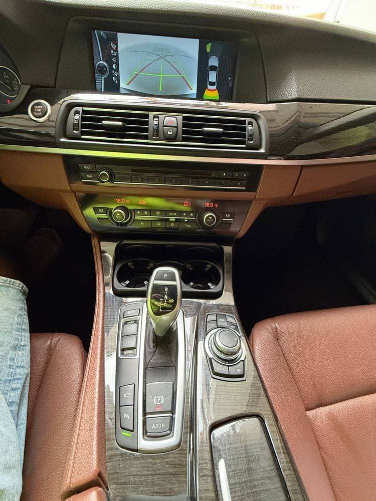 2011 BMW 5 Series Sedan thumbnail 3