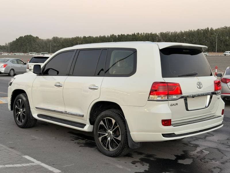 2011 Toyota Land Cruiser thumbnail 2