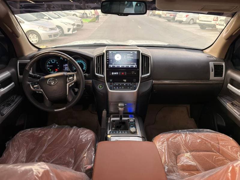 2011 Toyota Land Cruiser thumbnail 4