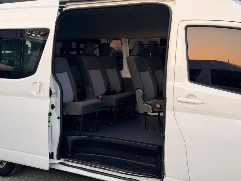 2020 Toyota Hiace thumbnail 3