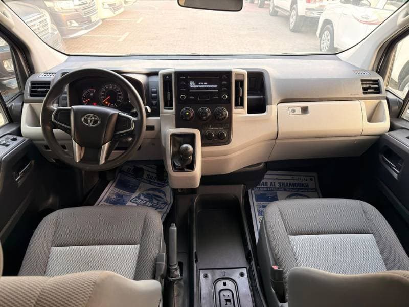 2020 Toyota Hiace thumbnail 4