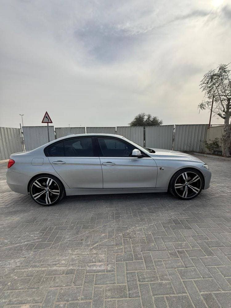 2012 BMW 3 Series Sedan thumbnail 2