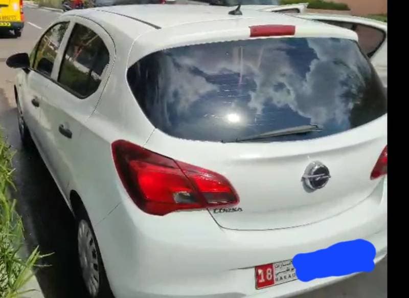 2017 Opel Corsa thumbnail 2