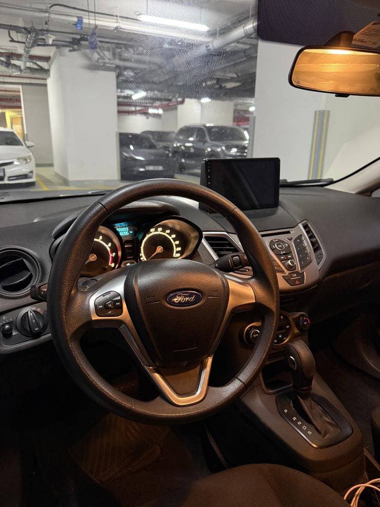 2017 Ford Fiesta thumbnail 2