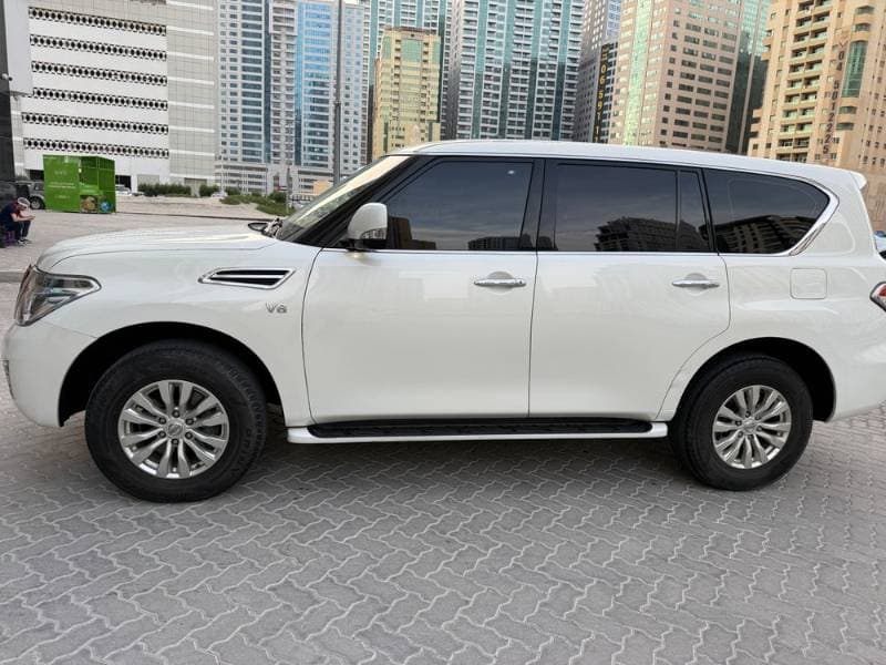 2015 Nissan Patrol thumbnail 2