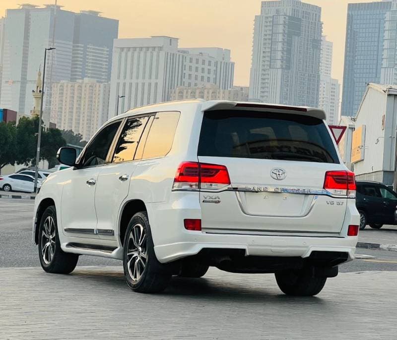 2020 Toyota Land Cruiser thumbnail 2