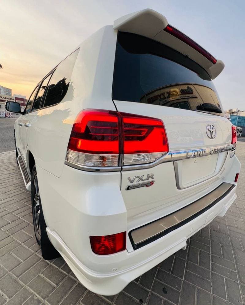 2020 Toyota Land Cruiser thumbnail 3