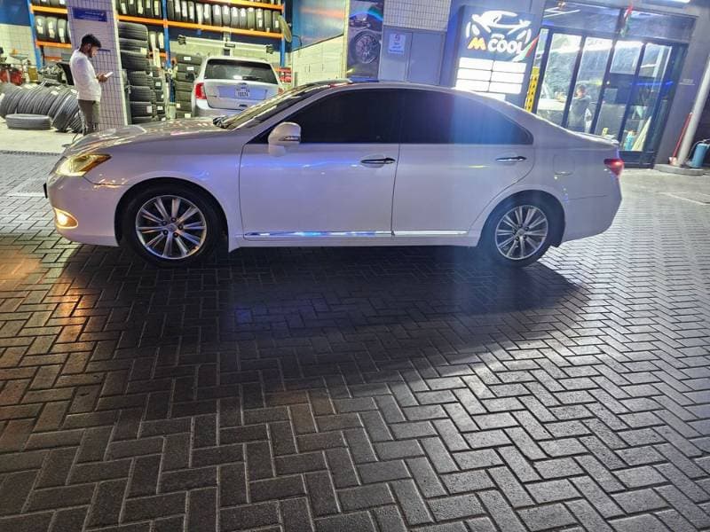 2010 Lexus ES 350 thumbnail 3
