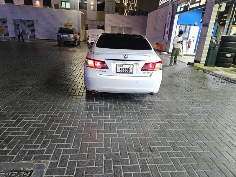 2010 Lexus ES 350 thumbnail 4