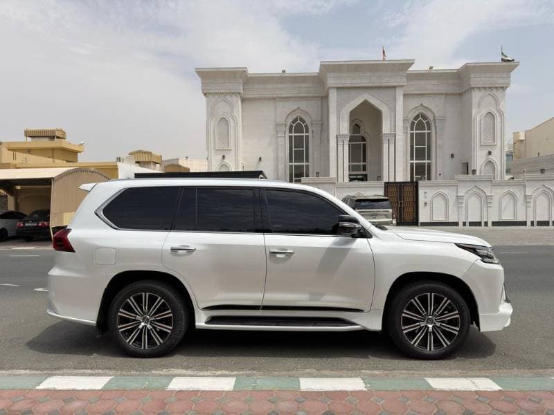 2018 Lexus LX thumbnail 3