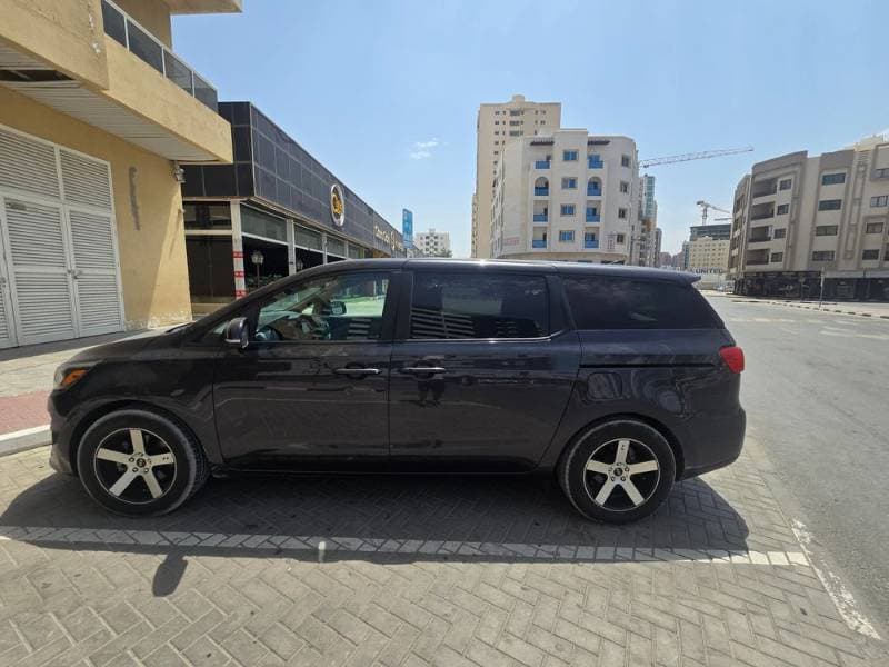 2020 Kia Sedona thumbnail 2
