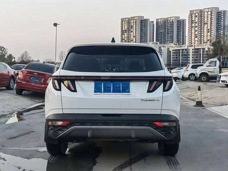 2022 Hyundai Tucson thumbnail 3