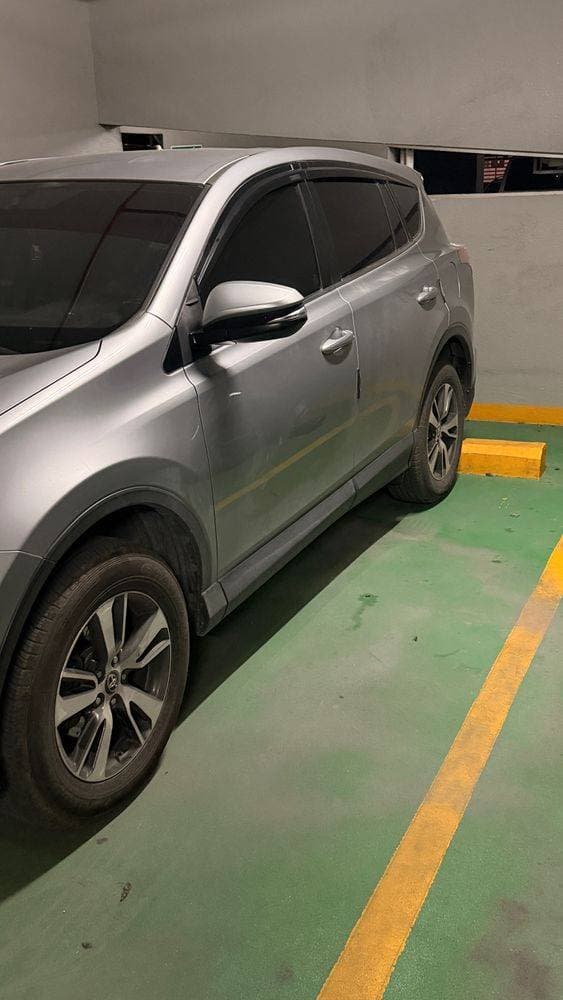 2018 Toyota Rav4 thumbnail 3