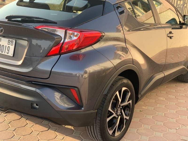 2019 Toyota C-HR thumbnail 4