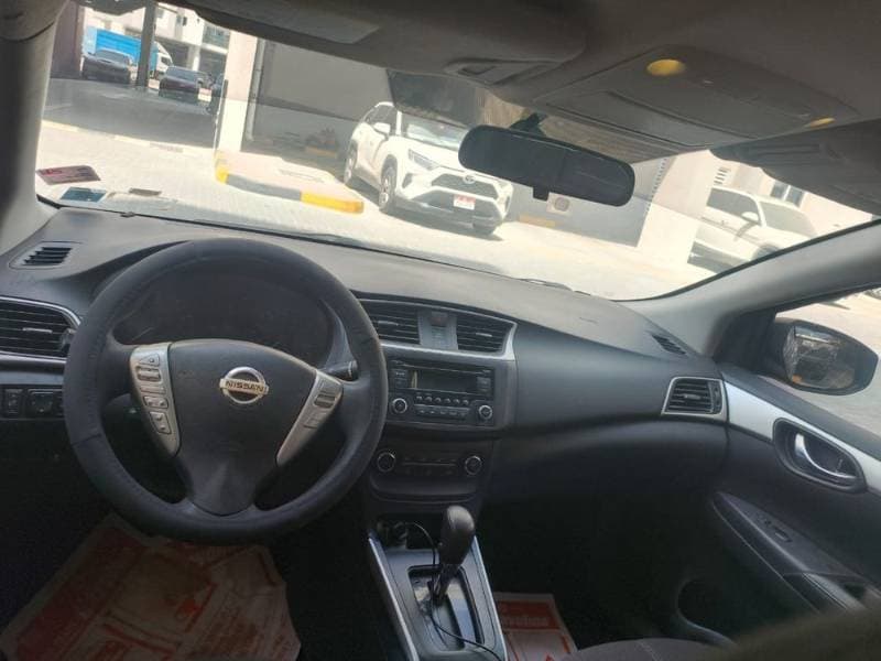 2017 Nissan Sentra thumbnail 5
