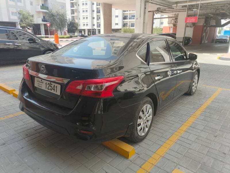 2017 Nissan Sentra thumbnail 3