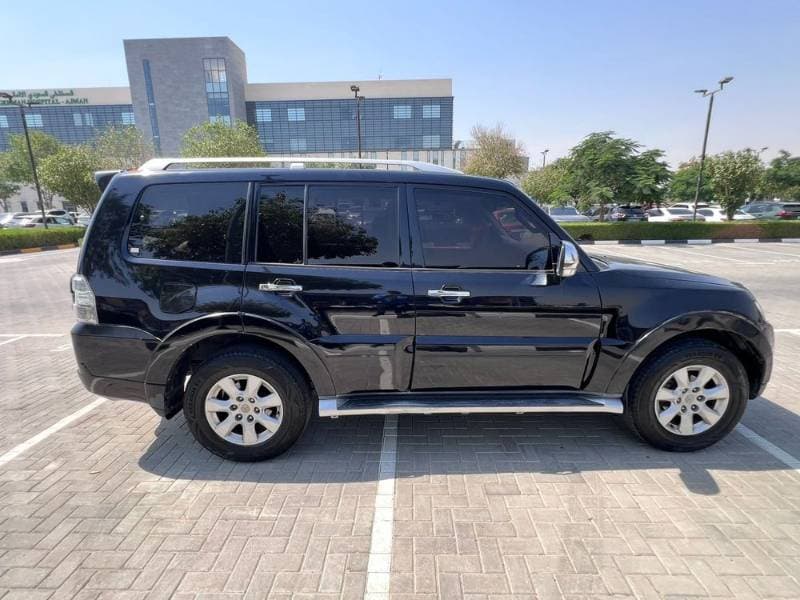 2011 Mitsubishi Pajero thumbnail 3