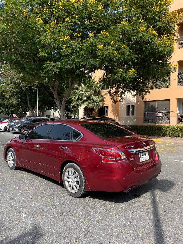 2015 Nissan Altima thumbnail 2