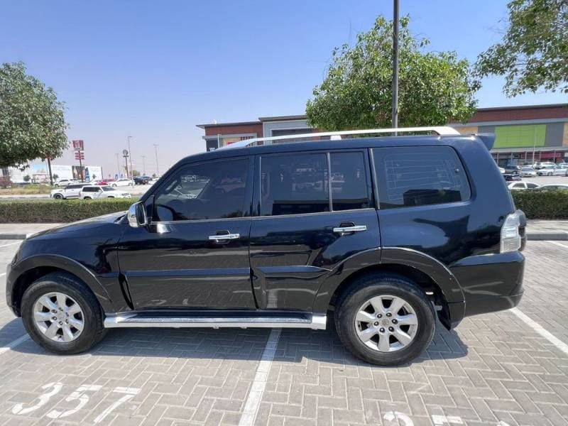2011 Mitsubishi Pajero thumbnail 2
