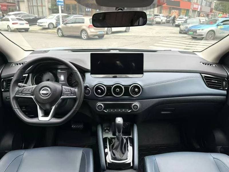 2025 Nissan Qashqai thumbnail 2