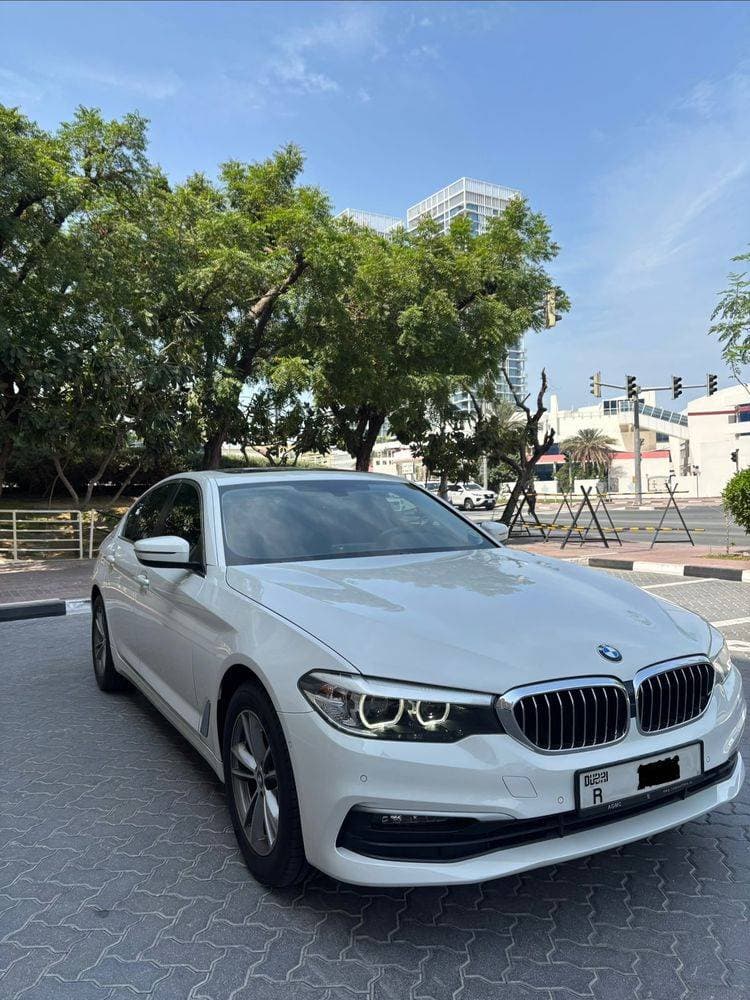 2020 BMW 5 Series Sedan thumbnail 3