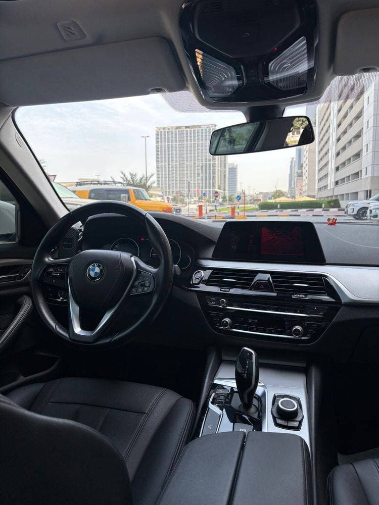 2020 BMW 5 Series Sedan thumbnail 2