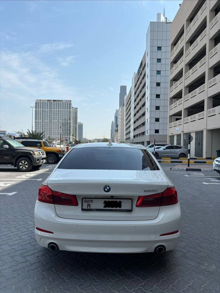 2020 BMW 5 Series Sedan thumbnail 4