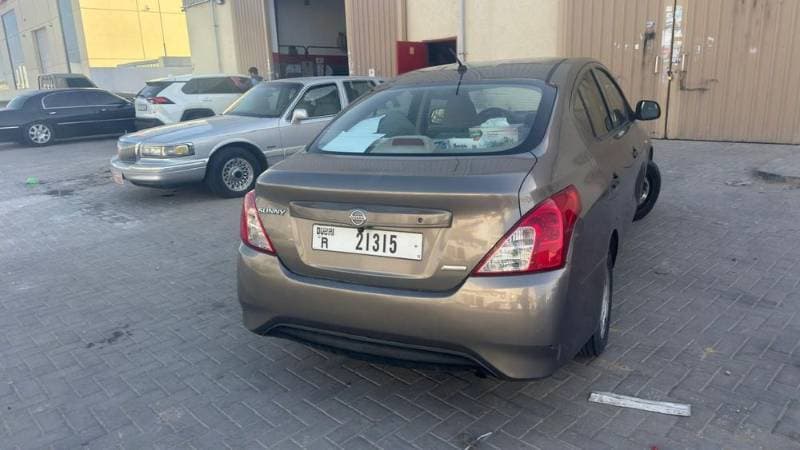 2016 Nissan Sunny thumbnail 4