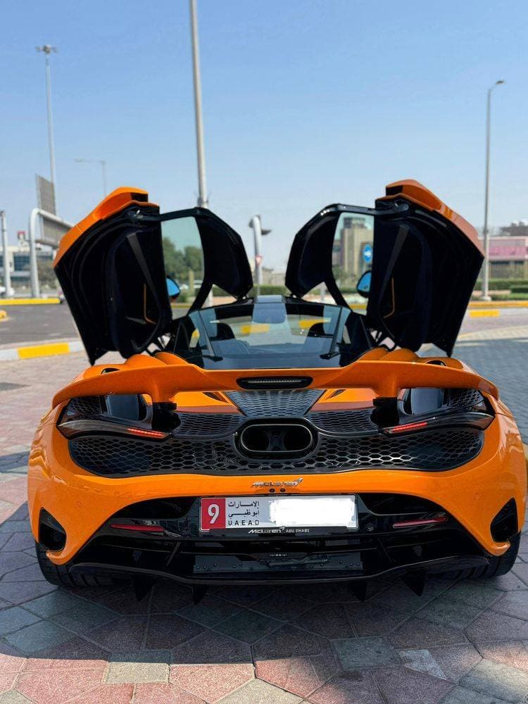 2024 McLaren 750S thumbnail 2