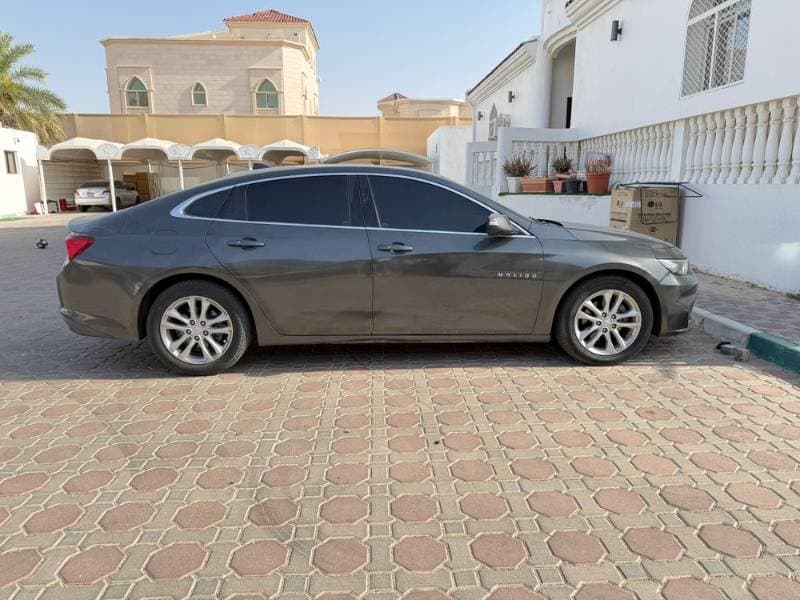 2017 Chevrolet Malibu thumbnail 2