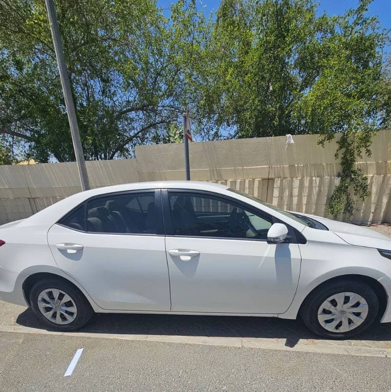 2015 Toyota Corolla thumbnail 2