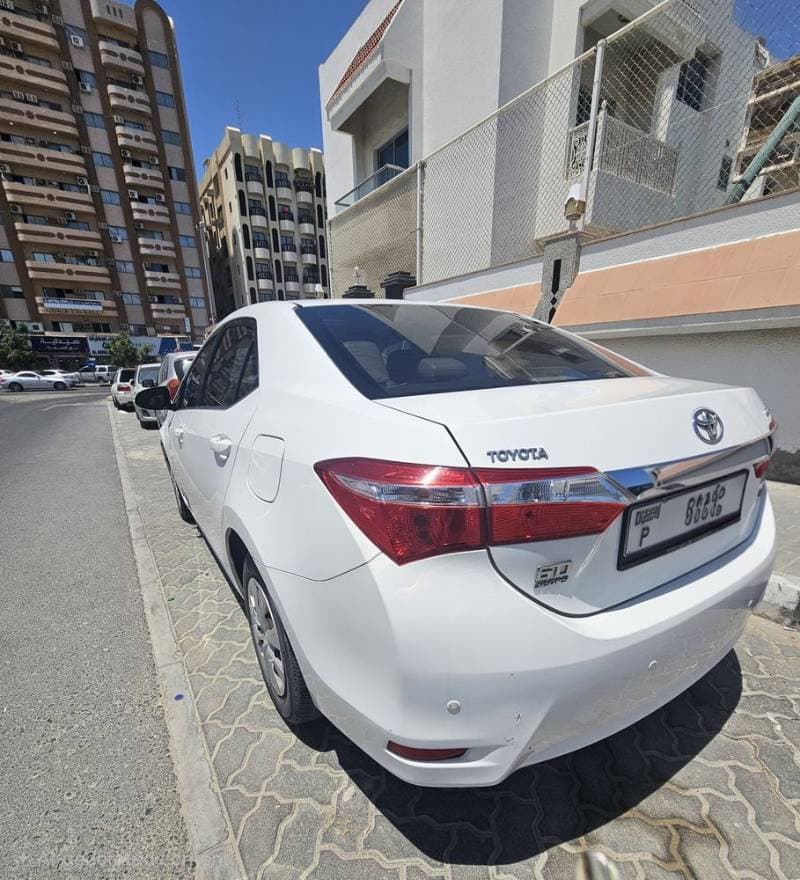 2015 Toyota Corolla thumbnail 3