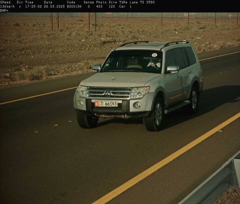 2009 Mitsubishi Pajero thumbnail 2