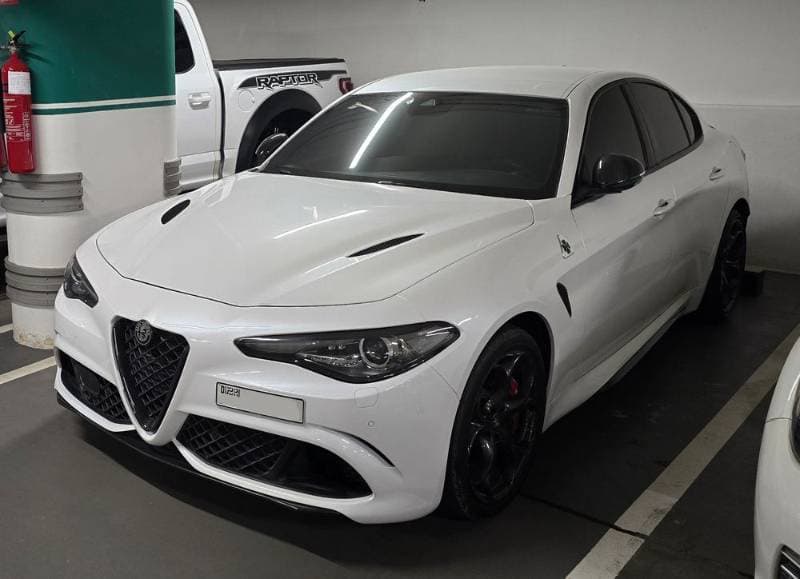 2018 Alfa Romeo Giulia thumbnail 2
