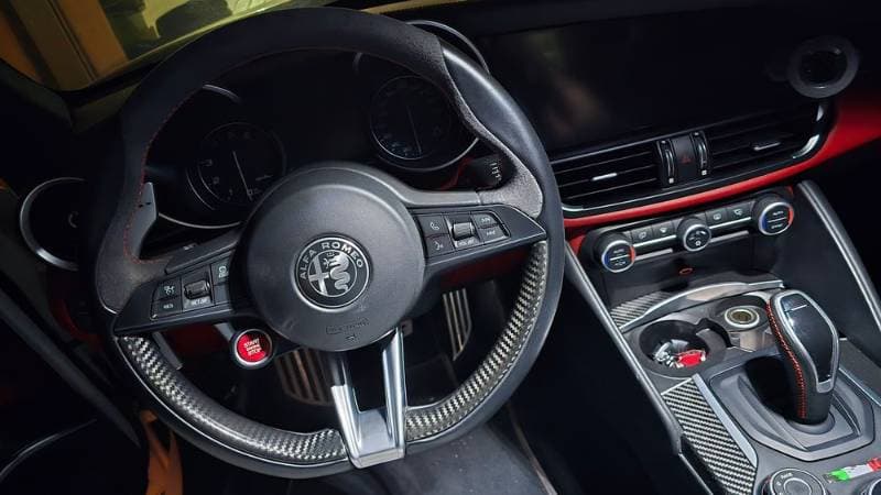 2018 Alfa Romeo Giulia thumbnail 5