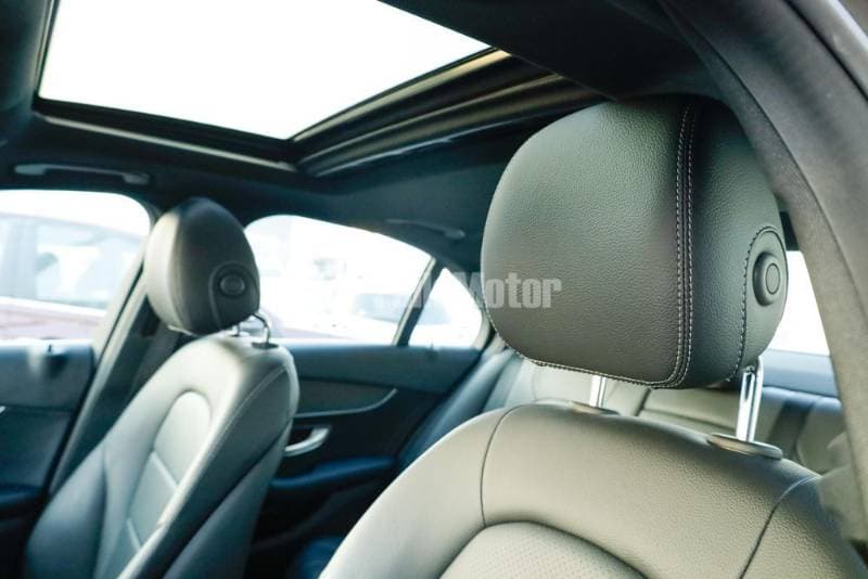 2019 Mercedes-Benz C-Class thumbnail 8