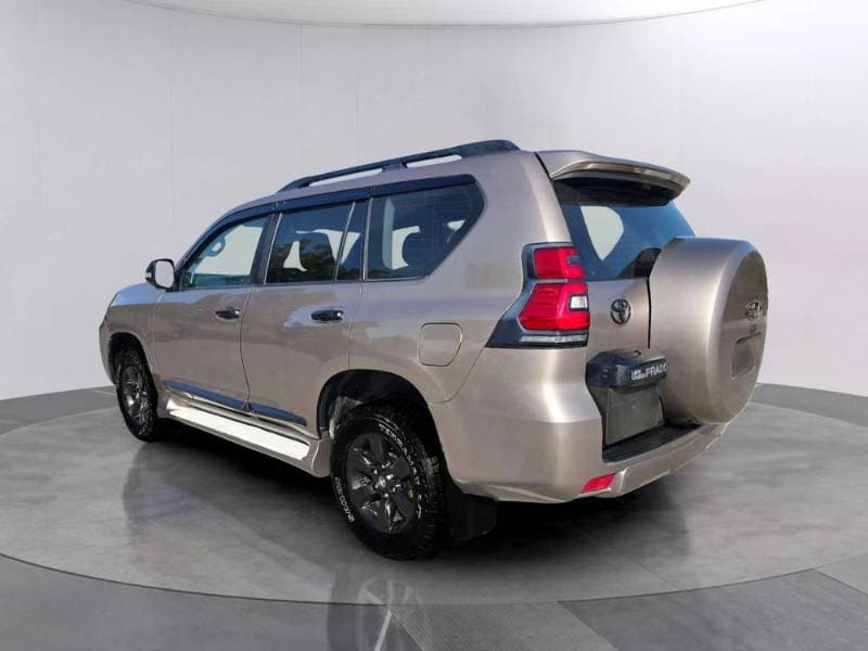 2015 Toyota Land Cruiser Prado thumbnail 6