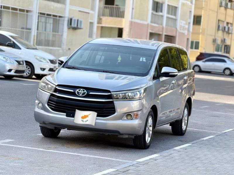 2016 Toyota Innova thumbnail 2