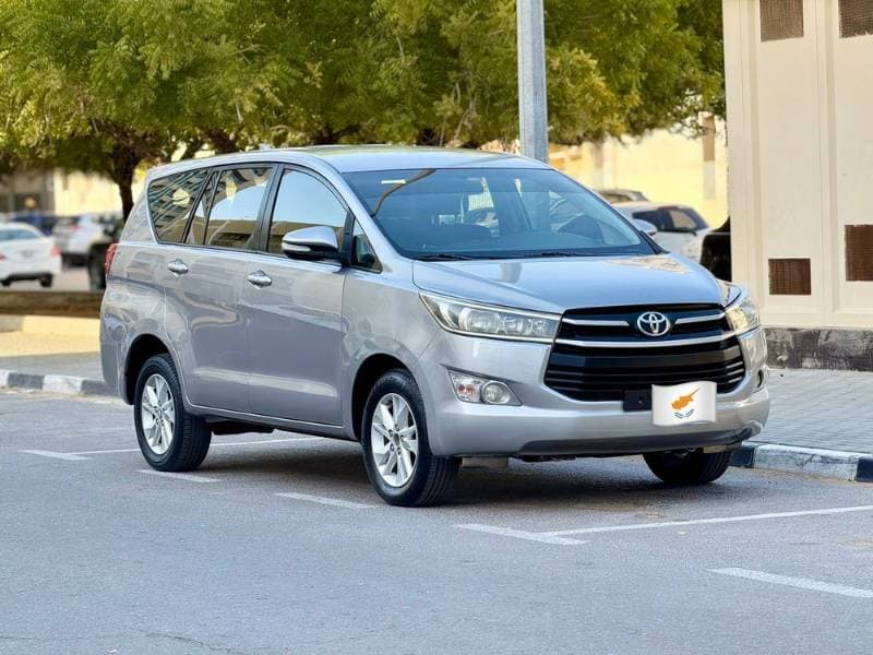 2016 Toyota Innova thumbnail 3