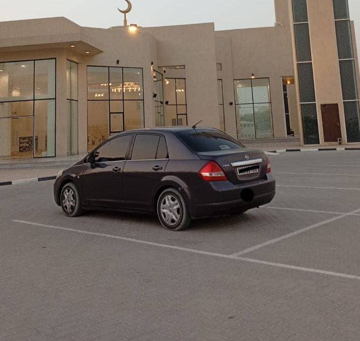 2009 Nissan Tiida thumbnail 3