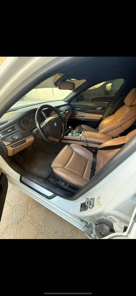 2011 BMW 7 Series thumbnail 3