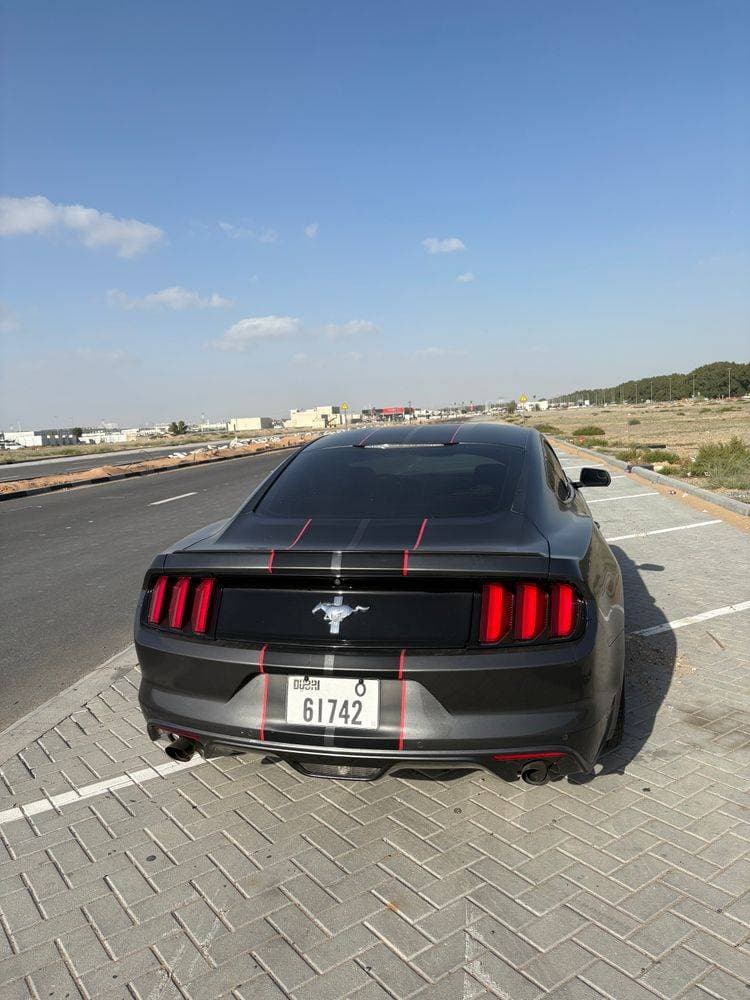 2016 Ford Mustang thumbnail 2
